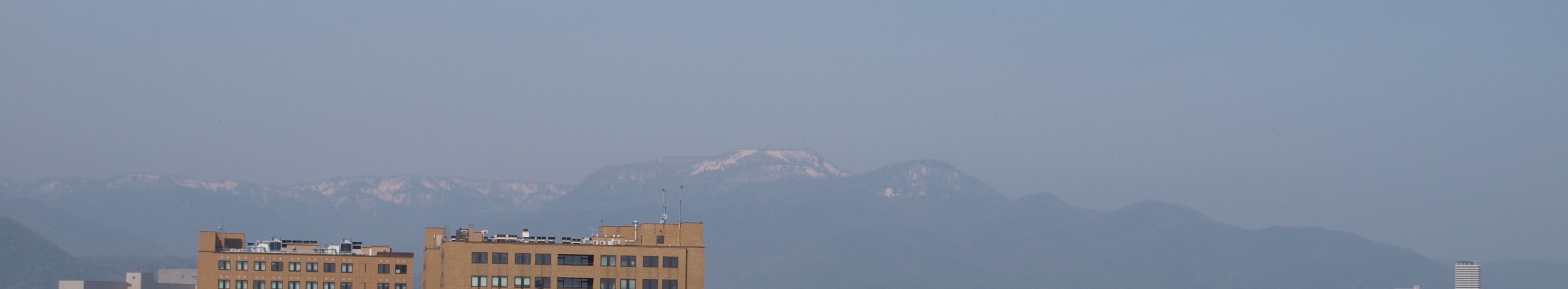 新岡研究室のアルバム四季_手稲山方面残雪2